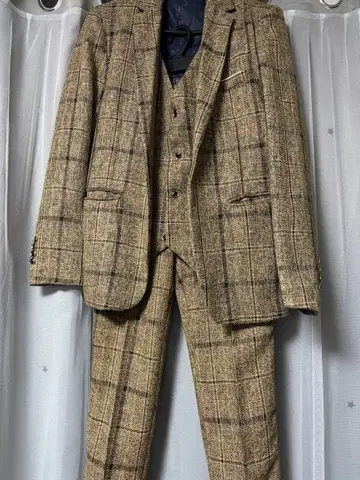 3종 세트!! 베이지 계열 체크 쓰리피스 수트 [ 가격 인하 가능 ]