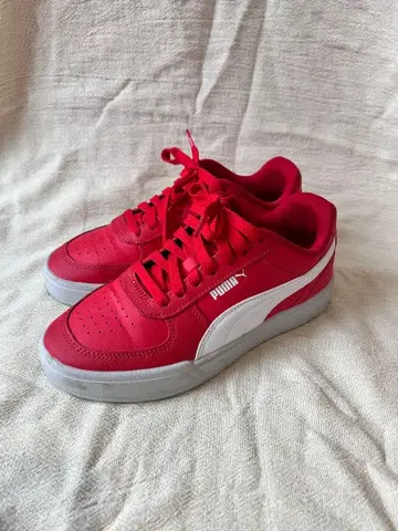 PUMA 레드 스니커즈