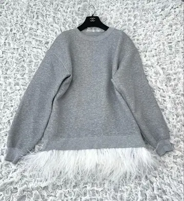 에이미 이스트와르 페더 헴 맨투맨 원피스 정가 29700엔