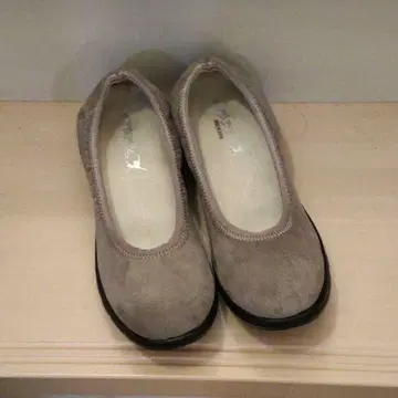 미사용 새상품 락락락 하늘을 나는 워셔블 펌프스 경량 발수 23.5cm