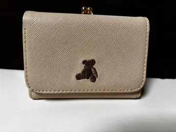 merry jenny 베이지 곰 자수 3단 폴더형 지갑