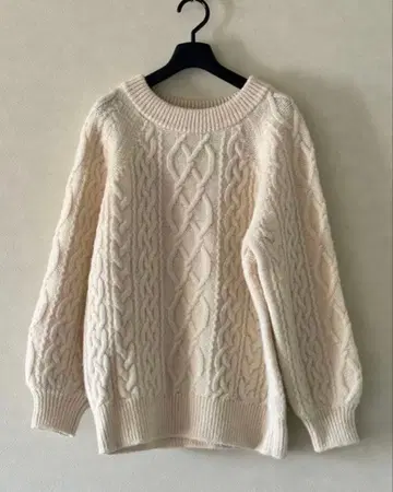 아이보리 케이블 니트 스웨터 긴팔