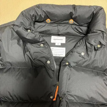 [ 새상품급 ] thisisneverthat 블랙 다운 자켓