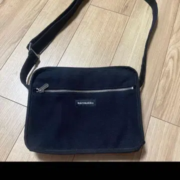 새상품급 marimekko 숄더백 블랙