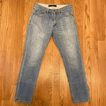 스트레이트 데님 라이트 블루 테이퍼드