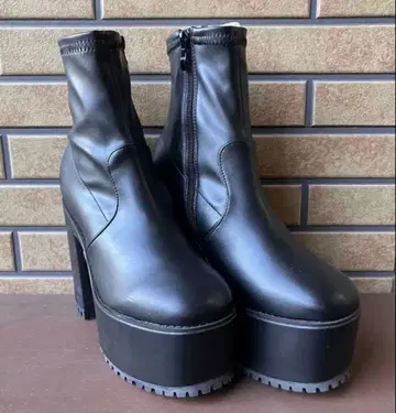 하이컷 통굽 부츠 블랙 LL