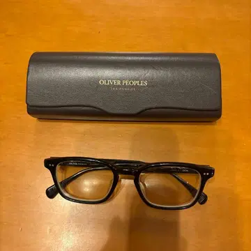 OLIVER PEOPLE 블랙 프레임 안경