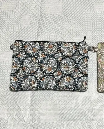 하늘 모양 님 following day 파우치