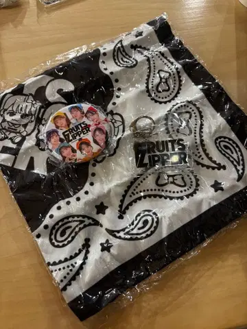 후르츠 지퍼 FRUITS ZIPPER 손수건 캔 배지 키링