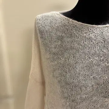 택 포함 새상품 아이보리 라운드넥 니트  얇은 소재