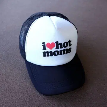 [ I LOVE HOT MOMS ] 스냅백 메쉬 캡 블랙 화이트