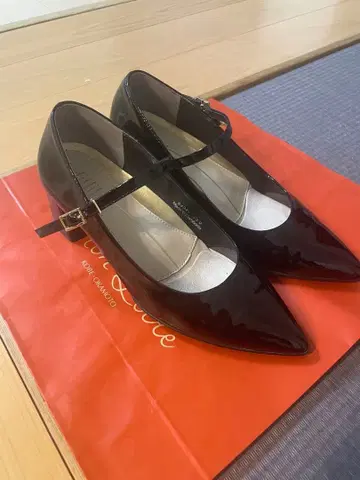 Fitbit 에나멜 블랙 스틸레토 펌프스 23.0cm