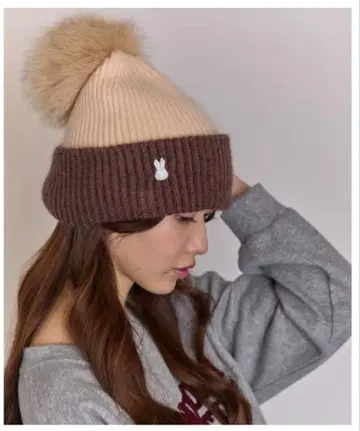 폼폼 포함 니트 모자 베이지 브라운