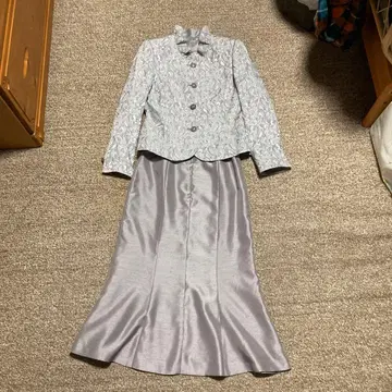 실버 레이스 무늬 스커트 수트