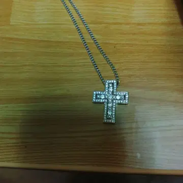 스톤 장식 크로스 목걸이