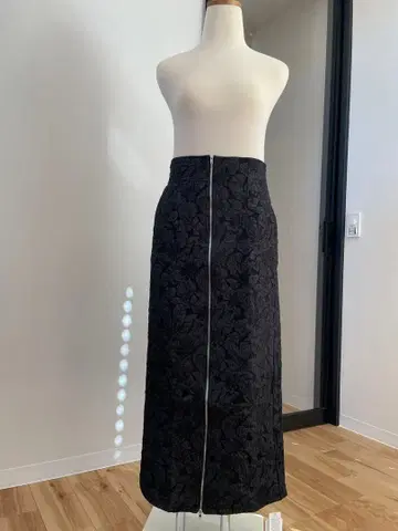 블랙 꽃무늬 타이트 스커트