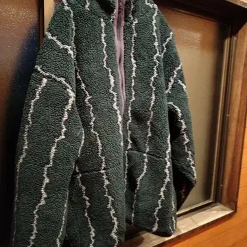 다크 그린 플리스 자켓 스트라이프