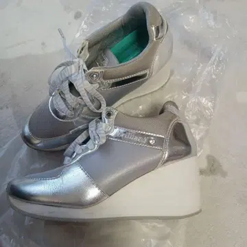 새상품급 브릴리언트 22.5 통굽 스니커즈 HawkinsSport