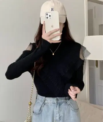 N.s 컷 아웃 시어 도킹 리브 니트탑