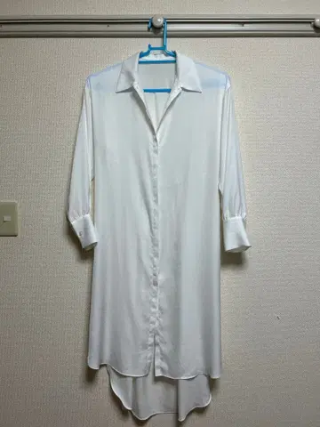 화이트 긴팔 셔츠 프론트 오픈