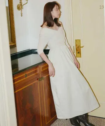 완판 색상 코코딜 택 포함 새상품 벨로아 도킹 원피스 아이보리 M 사이즈