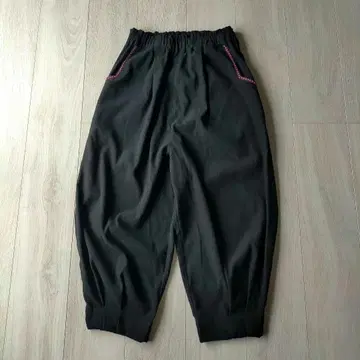 TITICACA 피치 스킨 에그 턱 팬츠