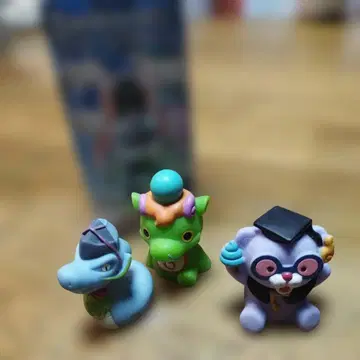 캐릭터 피규어 3개 세트와 상자 묶음 판매