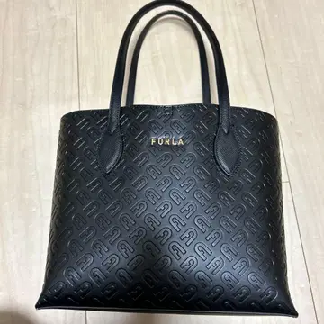 FURLA 블랙 토트백 엠보