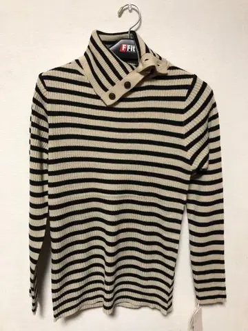 스트라이프 하이넥 스웨터