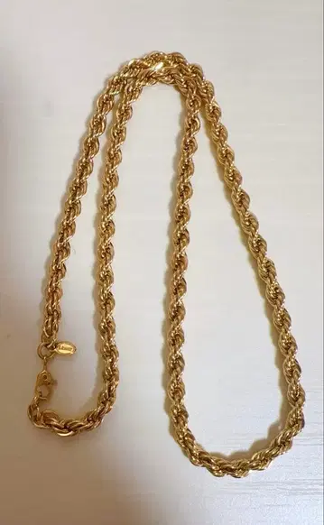 새상품급 MONET 골드 트위스트 디자인 라운드 목걸이