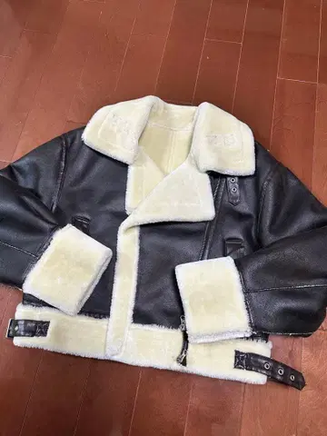 murua 숏 에어리 페이크 무스탕 자켓