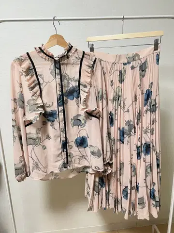 Sov. / 폴리에스테르 쉬폰 셋업