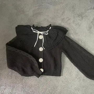 릴리 브라운 프릴 칼라 니트 가디건 비쥬