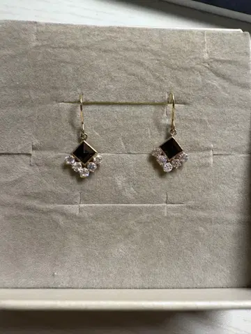 K10 엘레강트한 블랙과 클리어 링 귀걸이