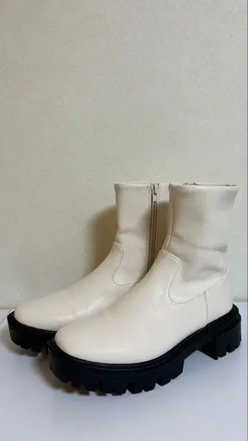 화이트 통굽 사이드 고어 부츠