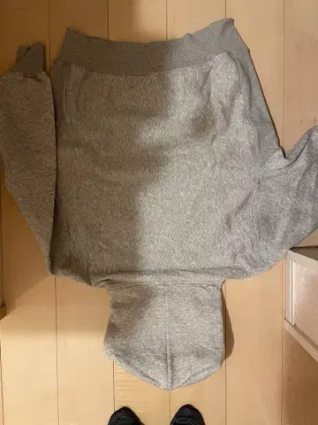 플랫 랙 후드티