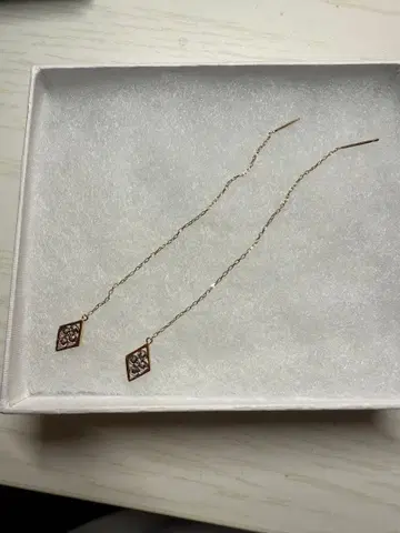 K10 골드 다이아몬드형 귀걸이