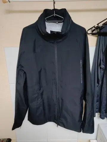 THEWARPBYENNERRE 블랙 후드 부착 마운틴 후드티