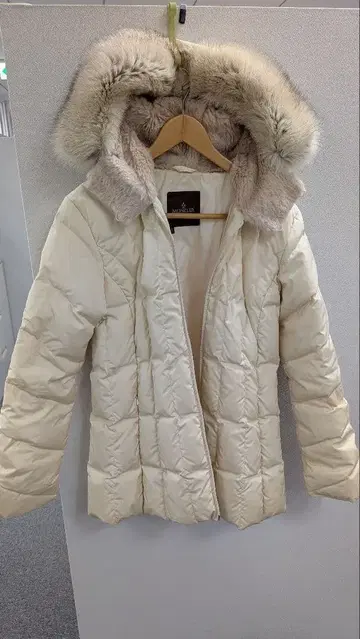 MONCLER 아이보리 다운 자켓