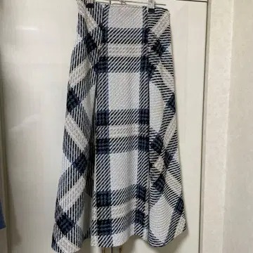 SNIDEL 체크 무늬 플레어 스커트