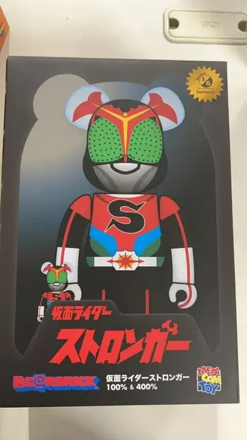 BE@RBRICK 가면라이더 스트롱거 100% & 400%