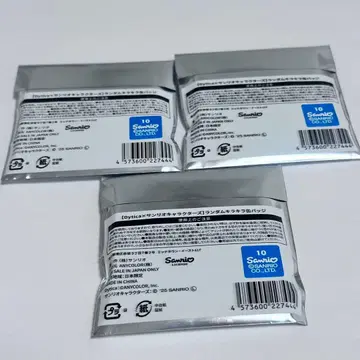 [ 미개봉 새상품 ] Dytica x 산리오 랜덤 키라키라 캔뱃지 x 3