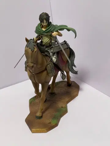 진격의 거인 엘렌 피규어 승마