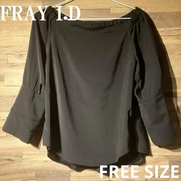 FRAY I.D 오프숄더 티셔츠 블랙 상의 FREE SIZE