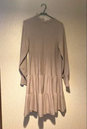 Apuweiser-riche 레이스 니트 원피스 핑크 베이지