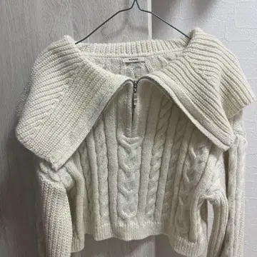 아이보리 케이블 짜임 스웨터