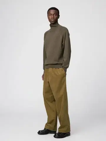 유니클로 유 하이넥 스웨터