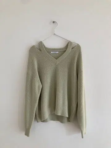 BEAUTY&YOUTH 라이트 그린 V넥 스웨터