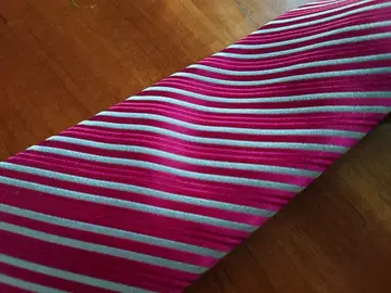 Charvet 빨간색과 화이트 스트라이프 넥타이