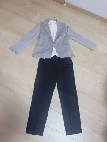 연보라 자켓 블랙 팬츠 화이트 블라우스 세트